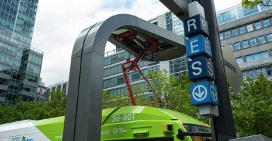 Mise en branle du projet cité mobilité – Trois véhicules à propulsion entièrement électrique roule dans les rues de Montréal